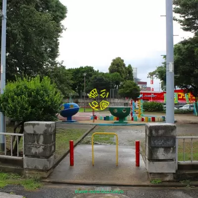 2012年9月、「黒崎駅」到着後、先ずは懐かしの「石畑公園」(福岡県北九州市八幡西区藤田1-7)を訪れ、東側出入口を撮影しました