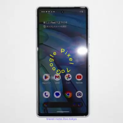 2024年1月、箱から取り出した「Google Pixel 7a」をフラッシュで撮影しました